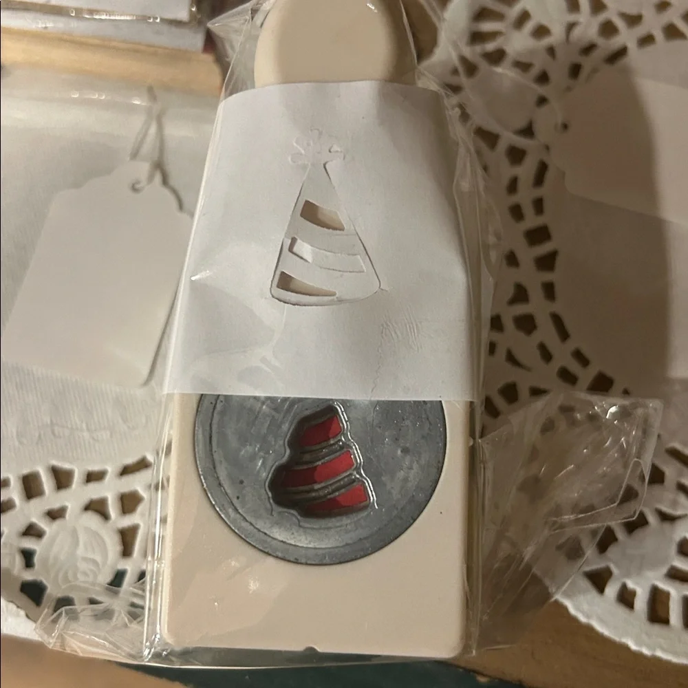 Party Hat Craft Punch - Cream by